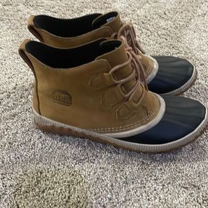 Like new Sorel Out N’ about duck boots